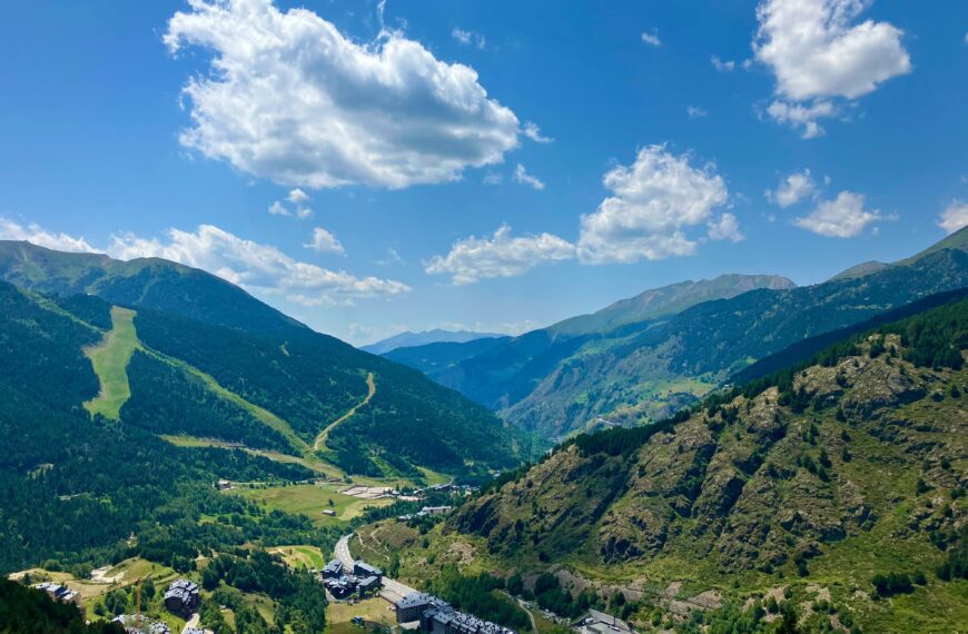 Pueblo en los Pirineos, vivir en Andorra