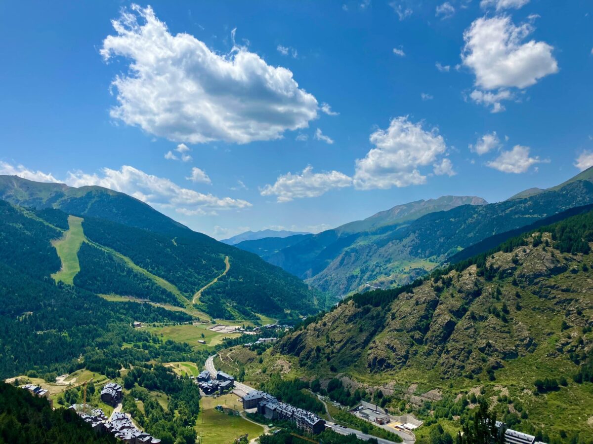 Pueblo en los Pirineos, vivir en Andorra