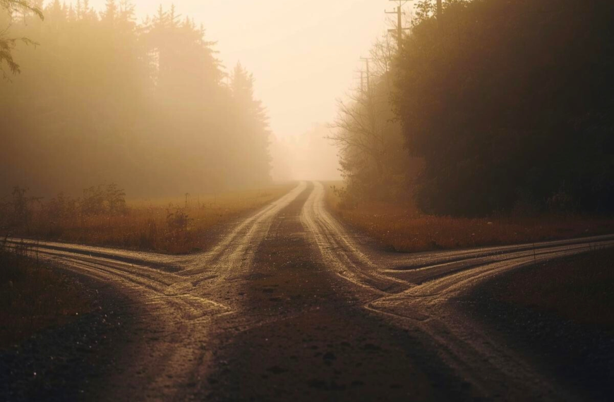 Esa sensación de no encajar: cuando no encajar es una señal, no un problema